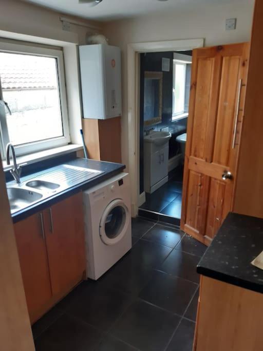 Medway Getaway - 3 Bed Home With Luxury Bathroom Чатем Екстер'єр фото