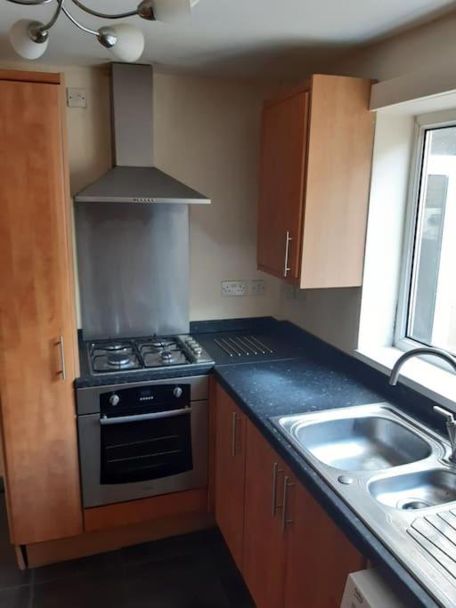 Medway Getaway - 3 Bed Home With Luxury Bathroom Чатем Екстер'єр фото