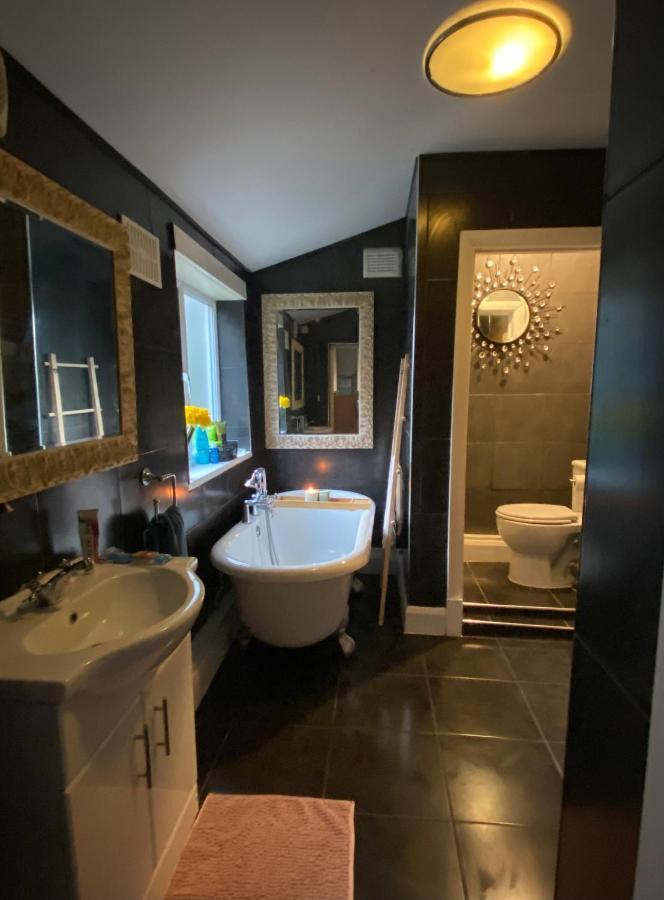 Medway Getaway - 3 Bed Home With Luxury Bathroom Чатем Екстер'єр фото