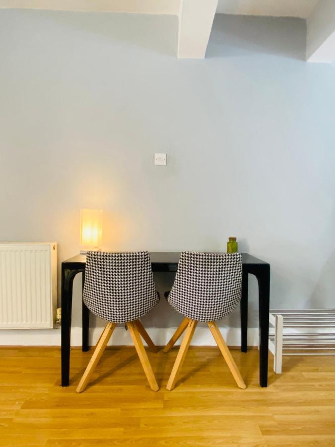 Medway Getaway - 3 Bed Home With Luxury Bathroom Чатем Екстер'єр фото
