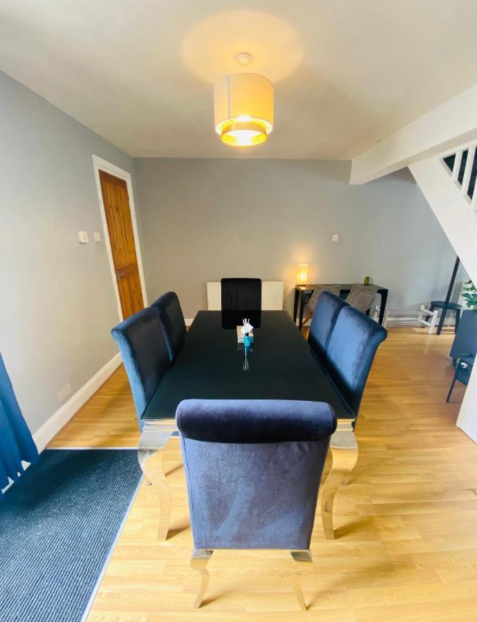 Medway Getaway - 3 Bed Home With Luxury Bathroom Чатем Екстер'єр фото
