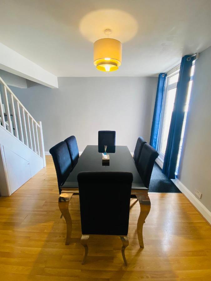 Medway Getaway - 3 Bed Home With Luxury Bathroom Чатем Екстер'єр фото
