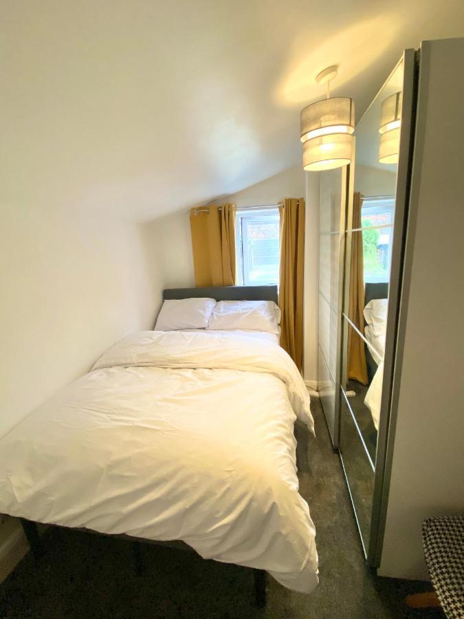 Medway Getaway - 3 Bed Home With Luxury Bathroom Чатем Екстер'єр фото